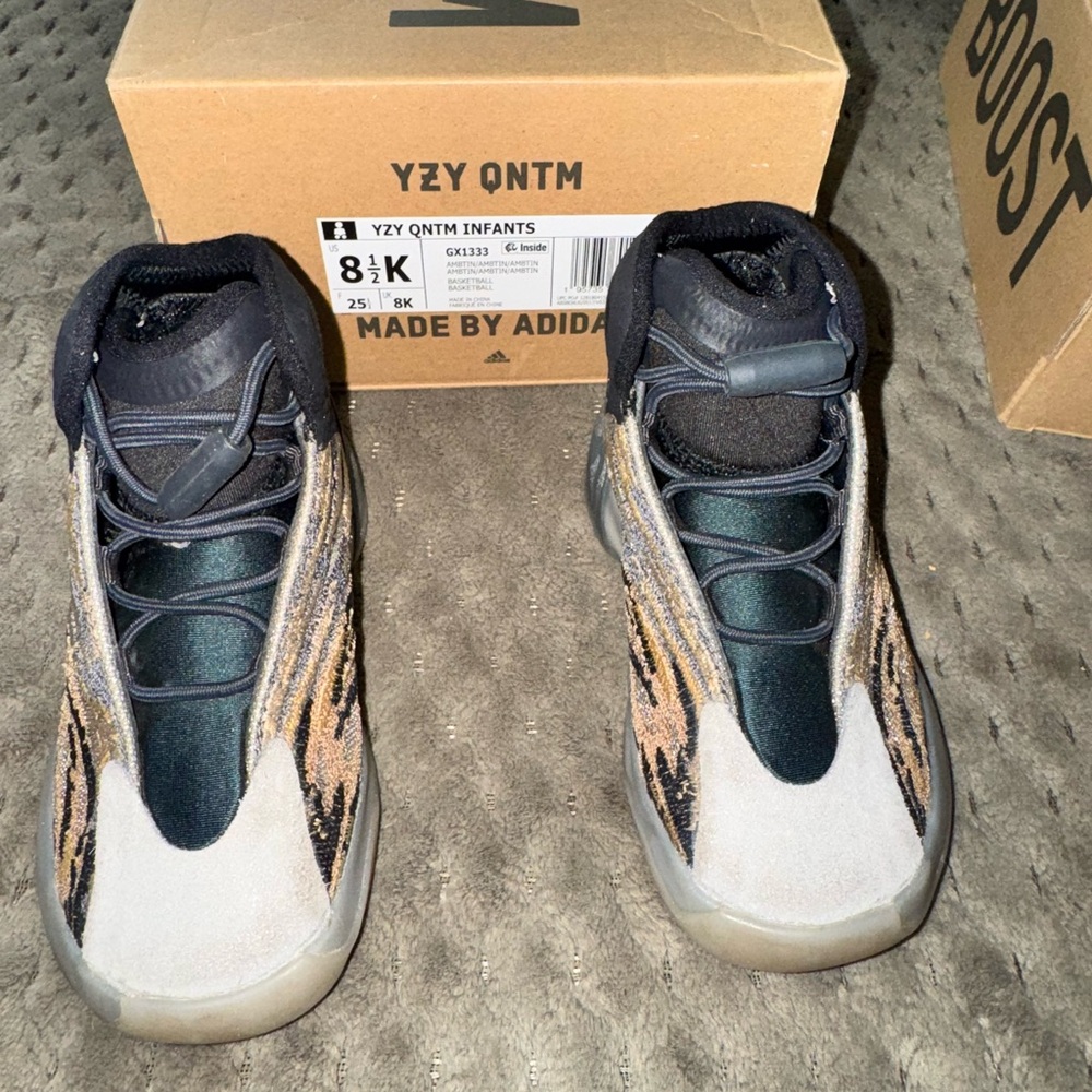 Used!! Yeezy QNTM little kids size 8.5 Final Sale